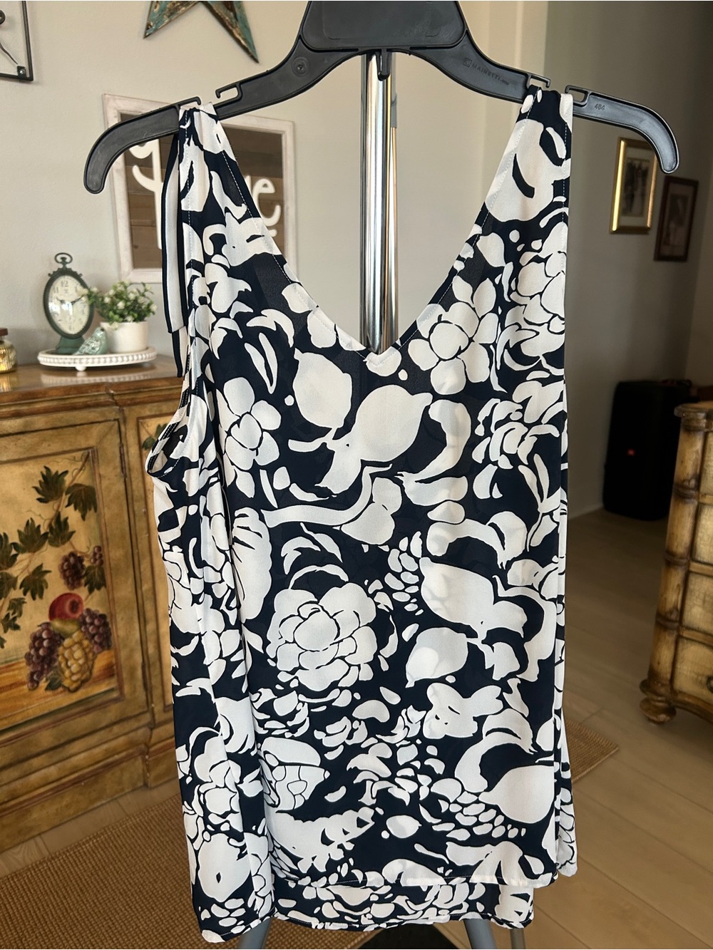 CAbi Shoulder Tie Top